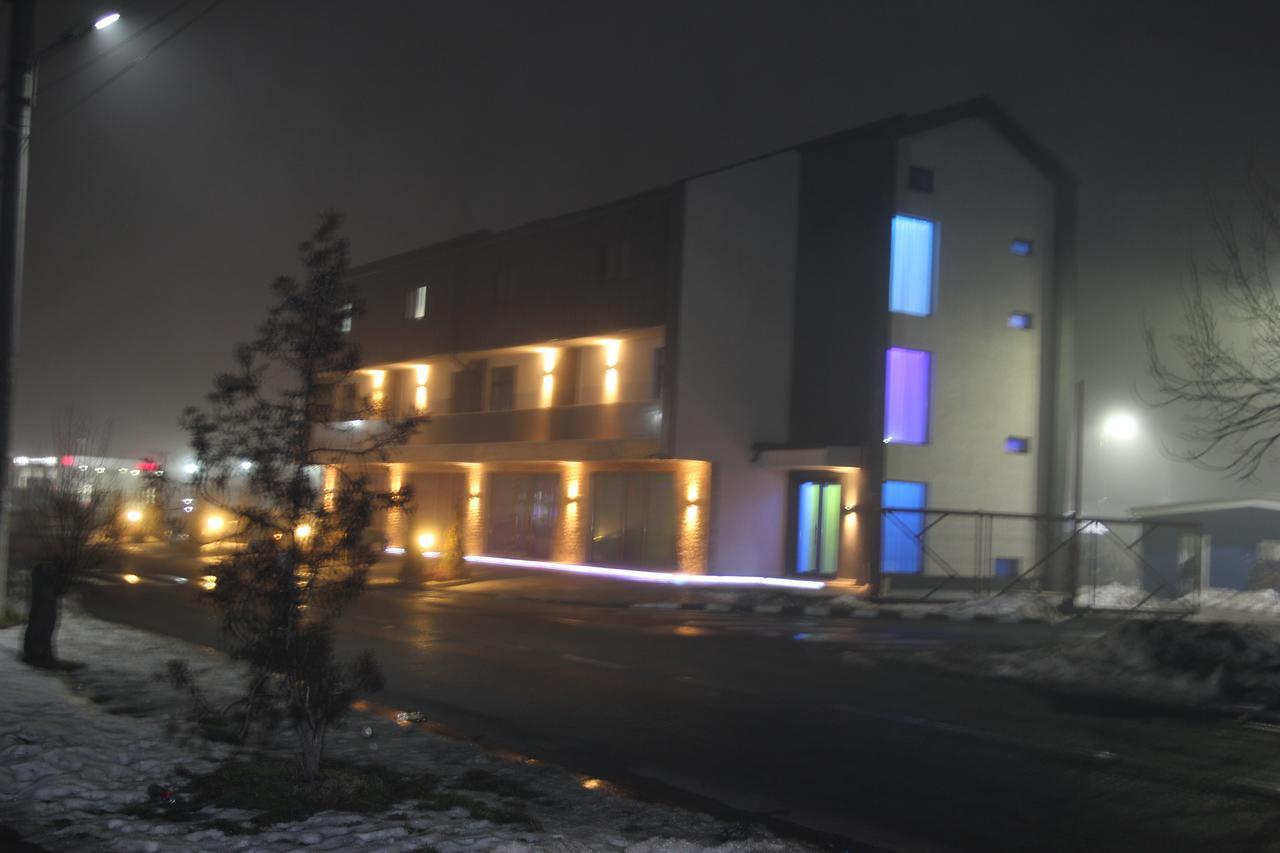 Olteniţa Vila Europaモーテル エクステリア 写真